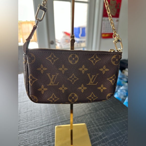 Louis Vuitton Handbags - 🔥 Auth🔥 Louis Vuitton Mini Pochette Bag